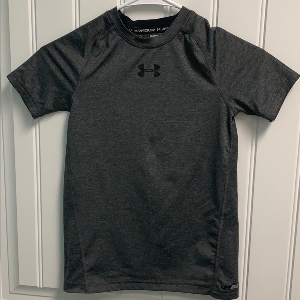GUC/PLAY Boys Small Under Armour T-shirt